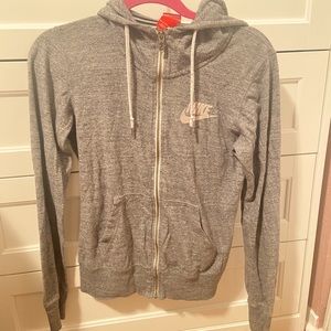 grey women’s Nike